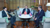 越南政府总理阮春福会见老挝总理通伦•西苏里和柬埔寨首相洪森