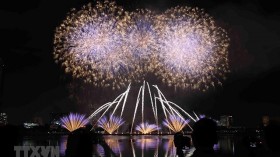 岘港市：发展旅游与打造国际烟花节品牌并行