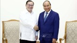 越南政府总理阮春福会见菲律宾外交部长特奥多罗•洛钦