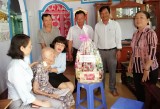 Công đoàn cơ sở Sở lao động - Thương binh và Xã hội: Thăm, tặng quà mẹ Việt Nam anh hùng