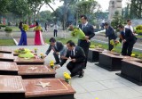 Provincial leaders offer incense in memory of heroic martyrs