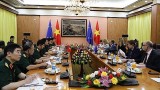 越南国防部部长吴春历会见欧洲委员会副主席