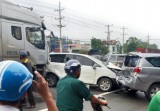 Xe container tông liên hoàn vào 5 xe du lịch, nhiều người bị thương nặng