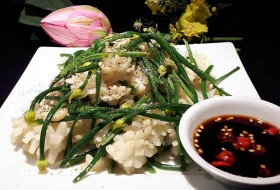 Mực xào bông hẹ