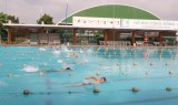 Gần 150 trẻ em có hoàn cảnh đặc biệt so tài bơi lội