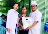 CLB thầy thuốc trẻ huyện Bàu Bàng: Khám bệnh, tặng quà cho người khó khăn