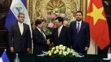 越南政府副总理兼外交部长范平明与尼加拉瓜外交部长孟卡达举行会谈