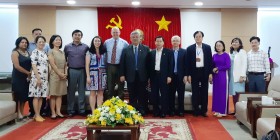 美国波特兰州立大学教授、教师和大学生代表团来访平阳省