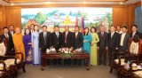平阳省越南祖国阵线代表团礼节性拜会老挝占巴塞省领导人