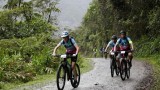 Cụ bà 70 tuổi tham gia “giải đua xe đạp chết chóc” ở Bolivia