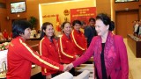 越南国会主席阮氏金银会见越南国家女子足球队