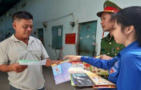 Vận động người dân tham gia giữ gìn an ninh trật tự