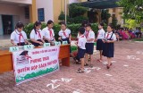 Học sinh trường Tiểu học Lai Hưng A quyên góp sách cho thư viện trường