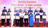 省共青团向121名年轻教师和讲师、高中团干部和获得“三个磨练”的学生进行表彰