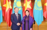 Vietnamese, Kazakhstani top legislators hold talks