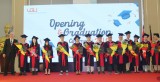 越德大学举行毕业证颁发暨新学年开学典礼