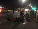 3 người trên xe máy ngã xuống đường, 1 người bị container cán chết