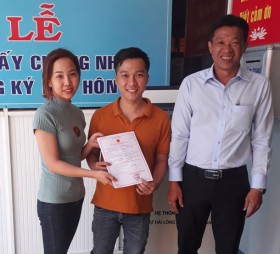 Phường Phú Thọ, Tp.Thủ Dầu Một: Trao hơn 300 thư chúc mừng cho người dân