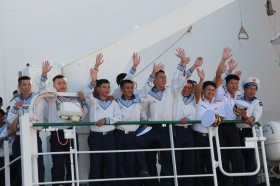 Chuyển hàng trăm tấn hàng, quà tặng ra thăm, chúc tết quân dân quần đảo Trường Sa