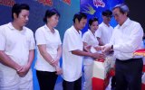 Trưởng Ban Kinh tế Trung ương Nguyễn Văn Bình thăm, tặng quà tết cho công nhân lao động khó khăn tại Bình Dương