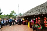 各国驻越大使和国际友人了解越南春节的传统文化