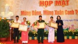 越南各地纷纷举行活动纪念越南共产党建党90周年