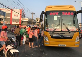 Mang tết về quê