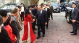 越南政府总理阮春福向岘港市部分单位拜年