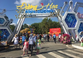 各旅游景点吸引众多游客参观