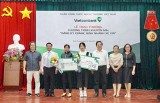 Vietcombank - Chi nhánh Bình Dương: Trao thưởng chương trình “Đăng ký Ebank - Rinh nhanh xế xịn”