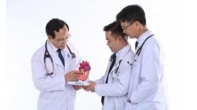 越南医师节65周年：全面提升医疗服务质量 切实提高群众满意度