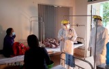 Việt Nam chống COVID-19: Bác sỹ, bệnh nhân kiên cường 