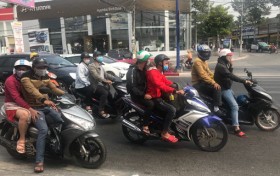 Khuyến cáo đeo khẩu trang tại nơi công cộng
