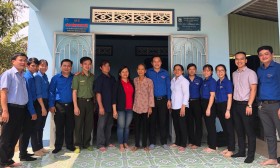 Sửa chữa căn nhà cho nguyên cán bộ Xã đoàn có hoàn cảnh khó khăn