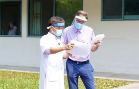 Bệnh nhân số 49 người Anh khỏi bệnh sau thời gian điều trị tại Huế
