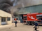 Nỗ lực dập đám cháy ở công ty sản xuất gốm sứ