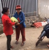 Hội Chữ thập đỏ phường Bình Thắng (TP.Dĩ An): Tặng gạo cho 21 hộ khó khăn trên địa bàn