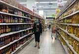 Markets, supermarkets provide abundant goods, stable prices