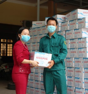 TP.Thủ Dầu Một: Trao quà từ thiện đến người khó khăn do dịch Covid- 19
