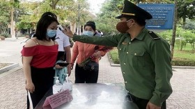 4•30和5•1假期期间成千上万名游客前往胡志明主席家乡参观游览