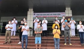 Thêm 11 trường hợp mắc COVID-19 khỏi bệnh, các ca dương tính trở lại không phải điều trị