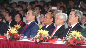 “胡志明——闪光的越南意志” 异地连线直播活动隆重举行