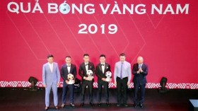 杜雄勇和黄如球员荣获2019年越南金球奖