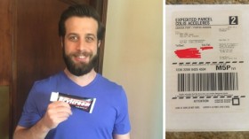 Mua đồ trên mạng, 8 năm sau mới... nhận hàng