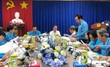 平阳省领导与越南劳动总联合会主席举行工作会议