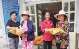 Six tons of rice offered to the poor in Chanh Nghia ward