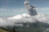 Núi lửa Indonesia phun trào 6km, cảnh báo hàng không mức cao nhất