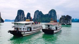 周末下龙湾接待游客量猛增