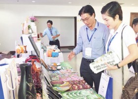 Quà tặng du lịch Bình Dương: Phong phú và sáng tạo