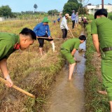 Đoàn thanh niên công an Tx.Tân Uyên: Hăng hái tham gia tình nguyện, dân vận khéo